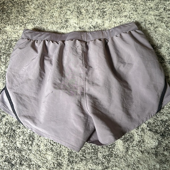 Under Armour Heatgear Shorts 💜 - Picture 5 of 7